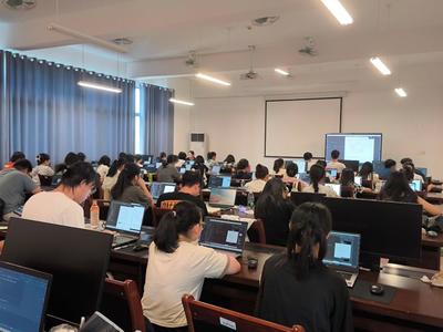 實踐出真知，磨礪長才干——數學與統計學院實踐周系列活動助推教育與信息技術融合發展